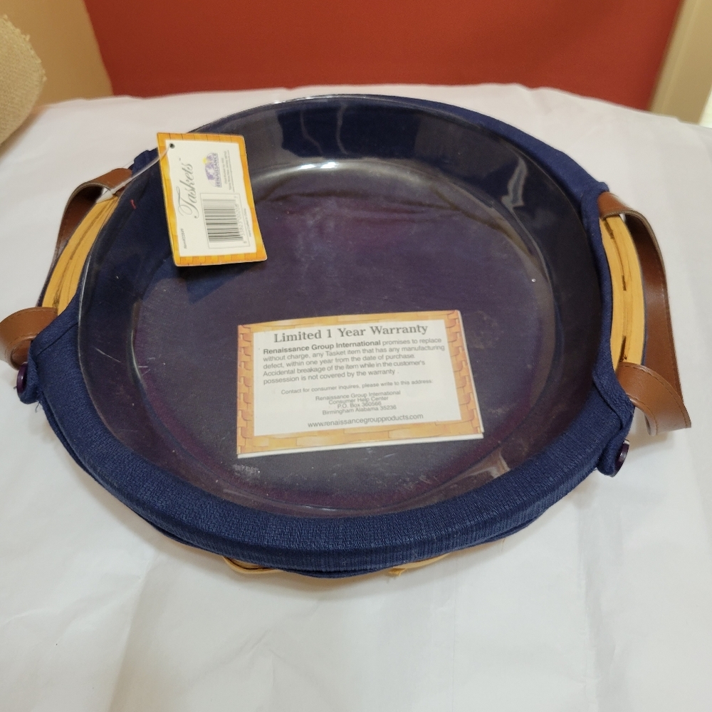 Taskets Renaissance Pie Caddy Basket w/Blue Liner and two Handles.